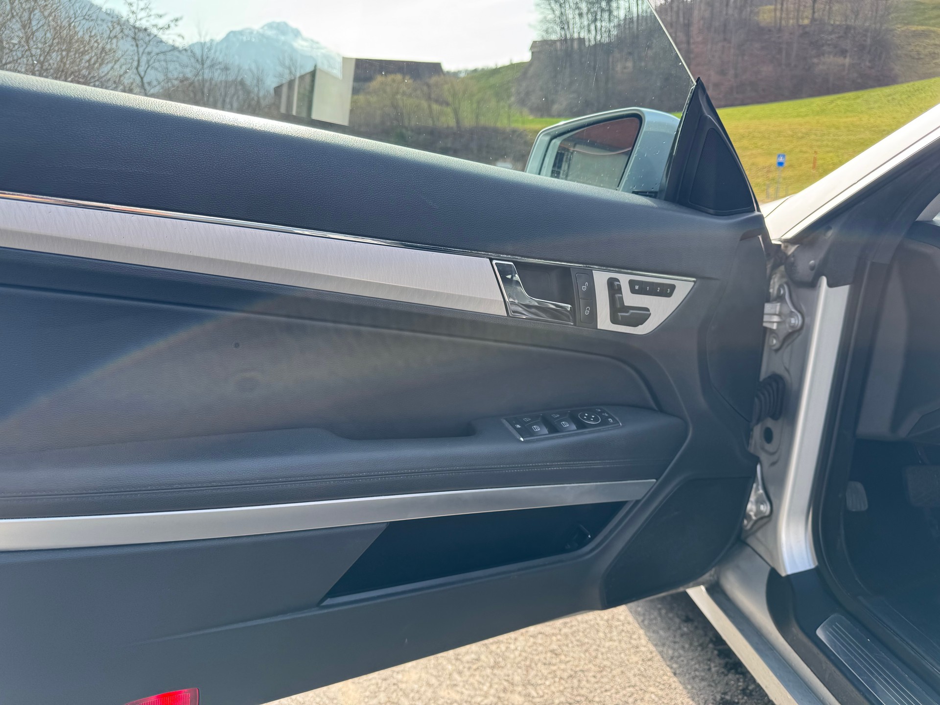 MERCEDES-BENZ E 350 CGI BlueEfficiency 7G-Tronic-image-7