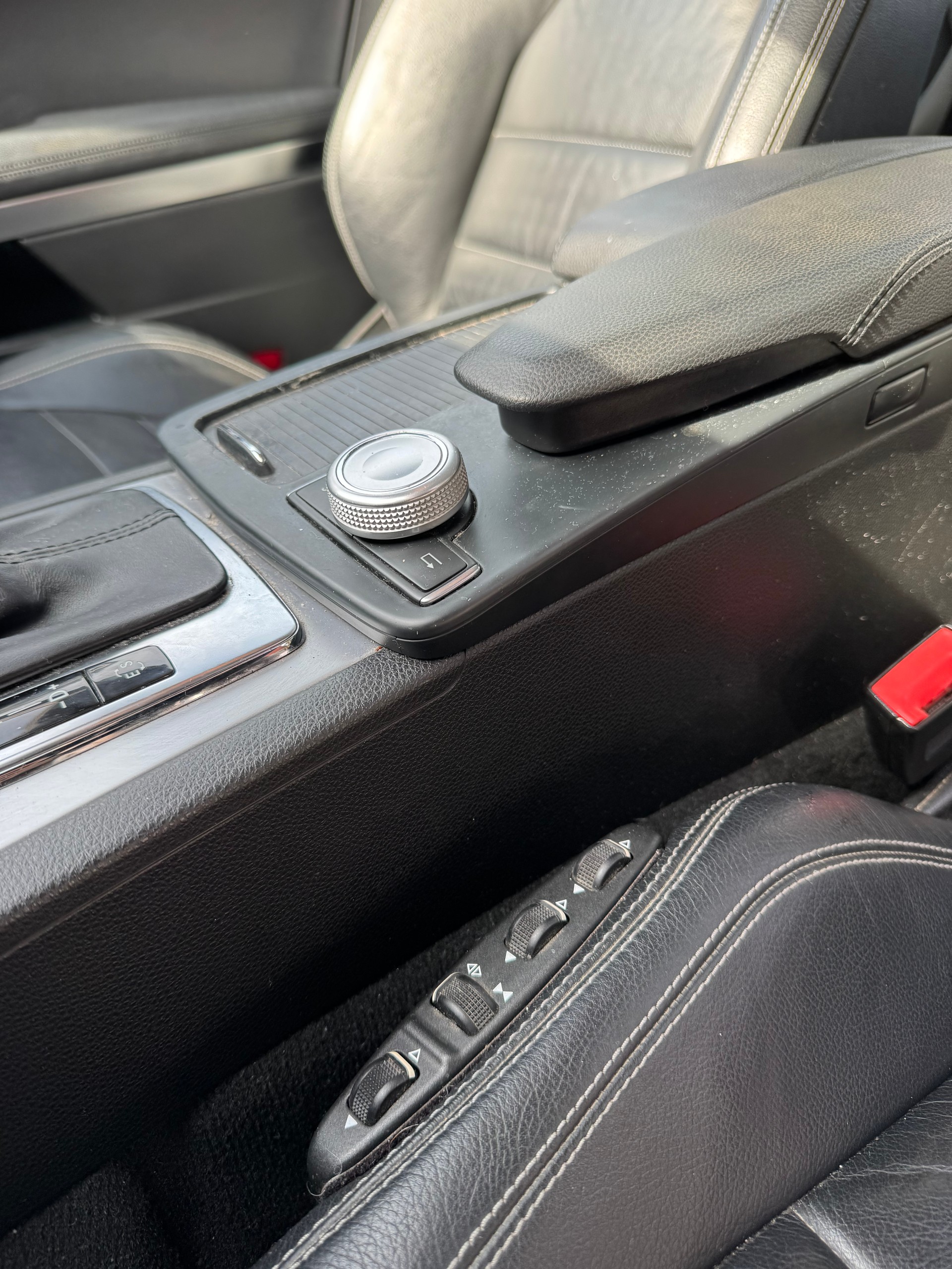MERCEDES-BENZ E 350 CGI BlueEfficiency 7G-Tronic-image-8