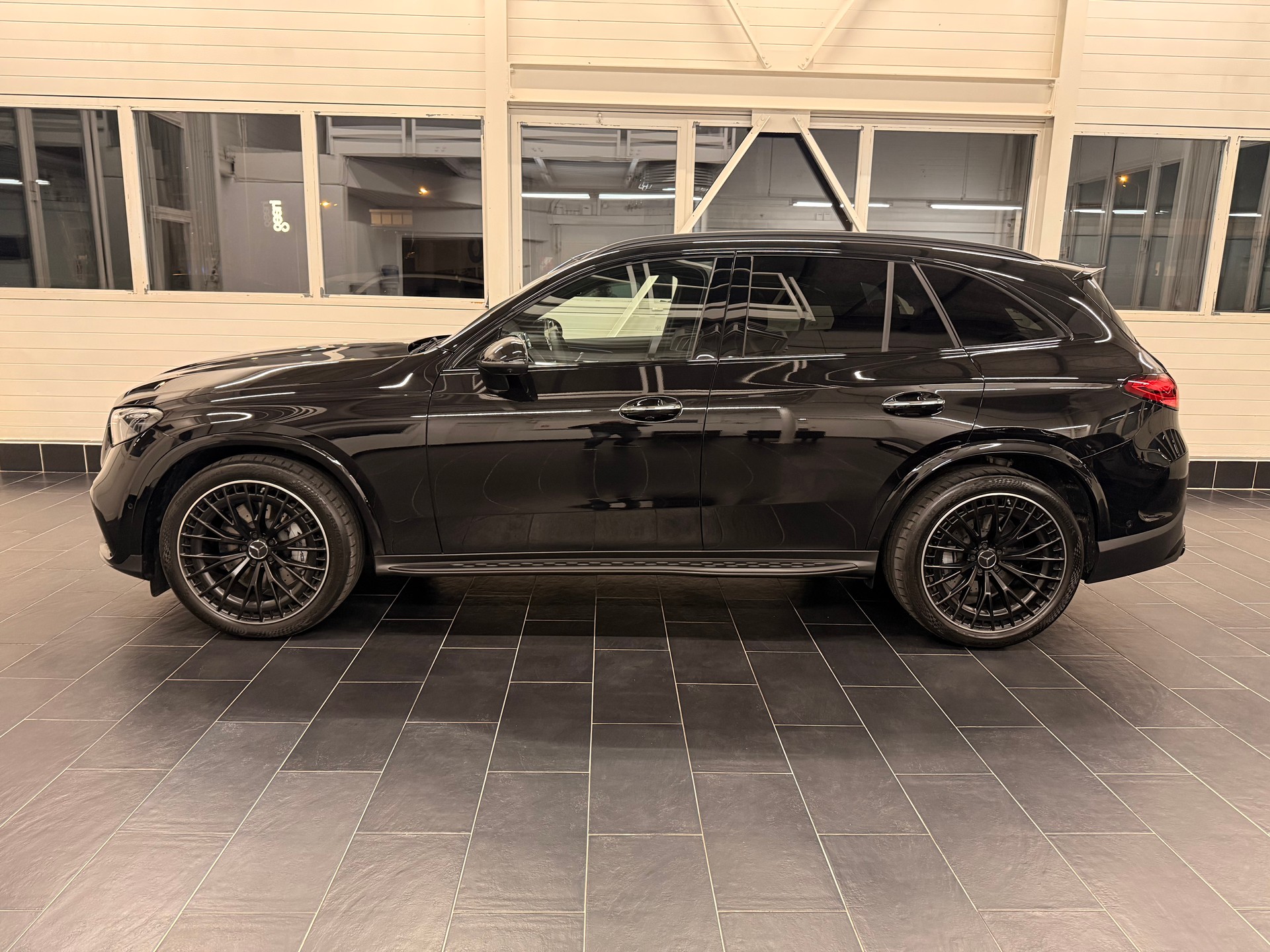 MERCEDES-BENZ GLC 43 AMG 4matic-showroom-element-2