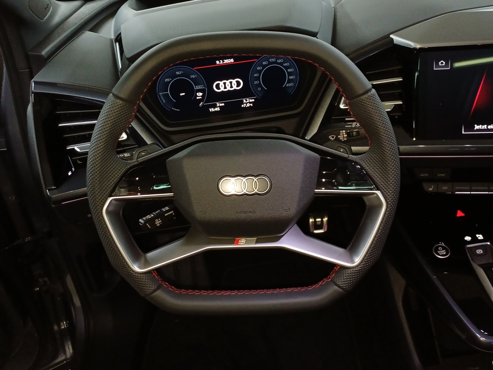 AUDI Q4 e-tron 45 Edition Swiss Ski quattro-image-9