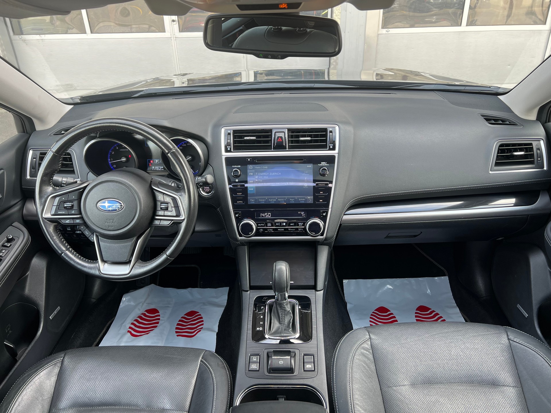SUBARU Outback 2.5i Swiss AWD Lineartronic-image-8