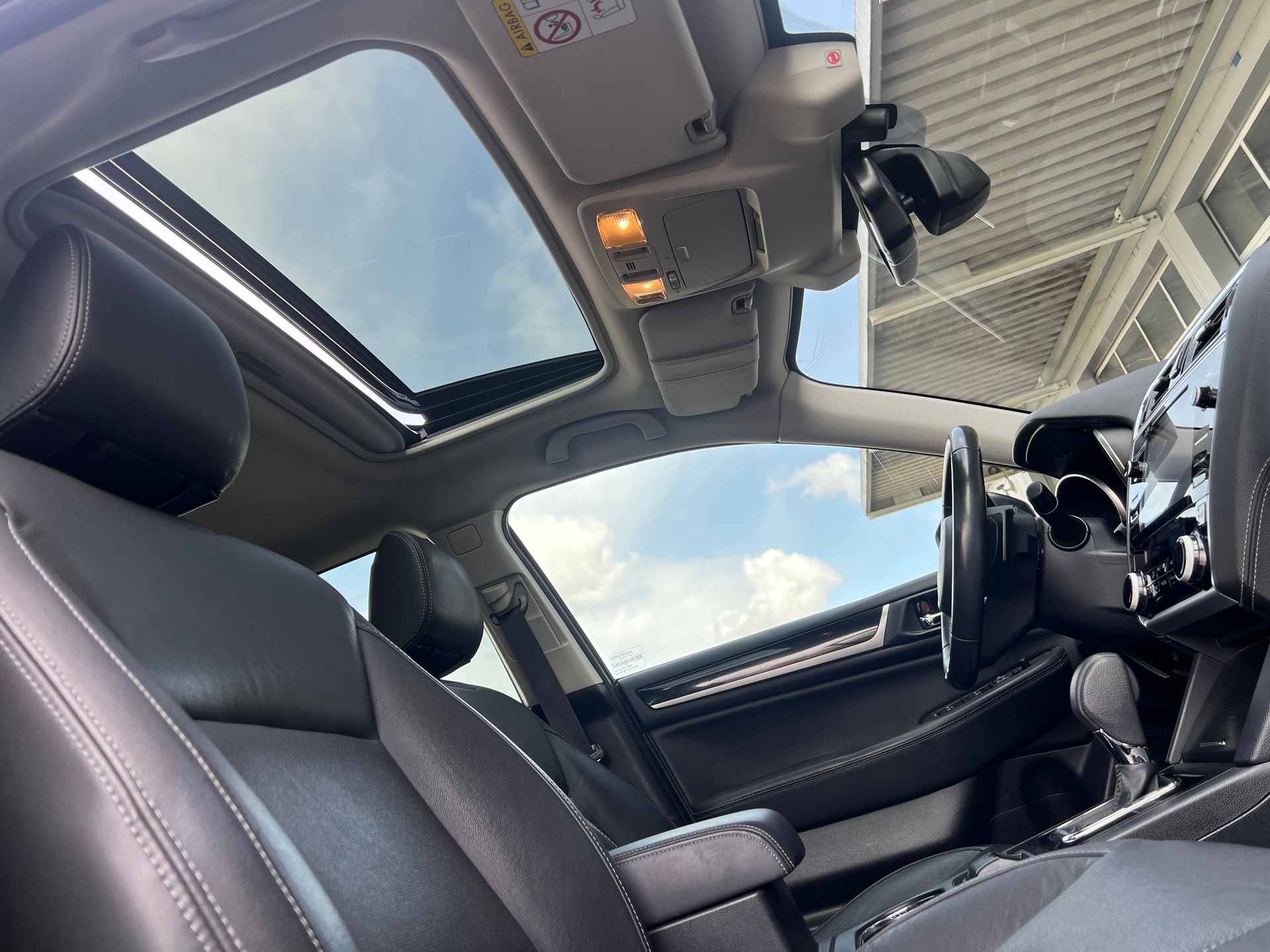 SUBARU Outback 2.5i Swiss AWD Lineartronic-image-11