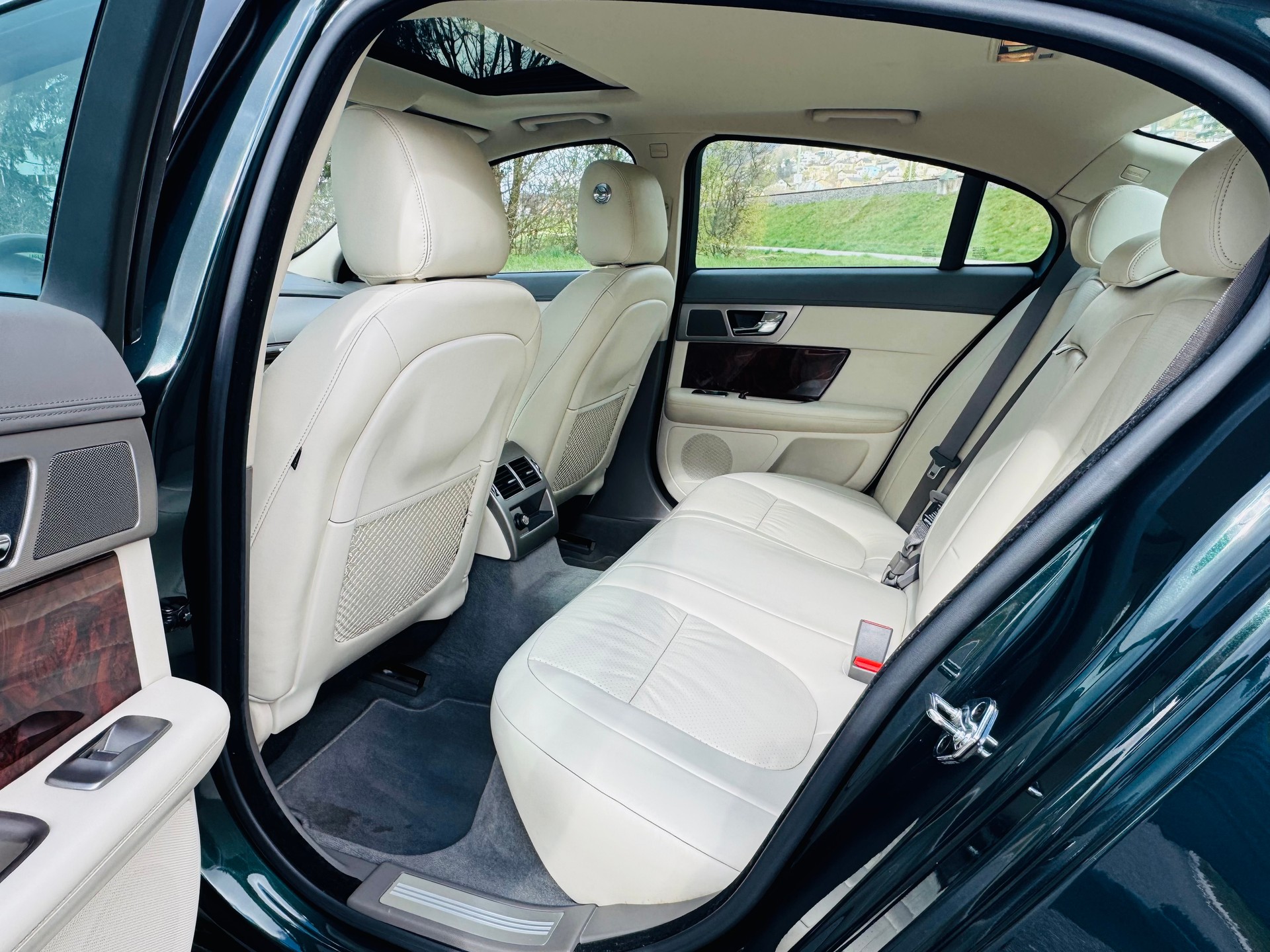JAGUAR XF 3.0d S V6 Premium Luxury *AB MFK & Service*-image-13