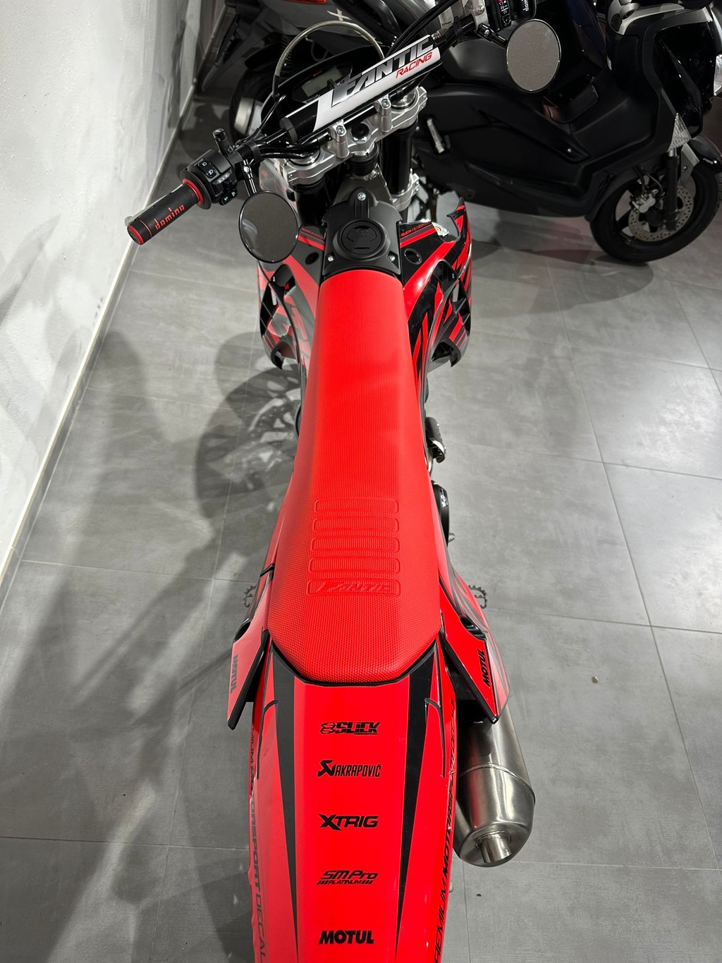 FANTIC XMF 125 Motard-showroom-element-3