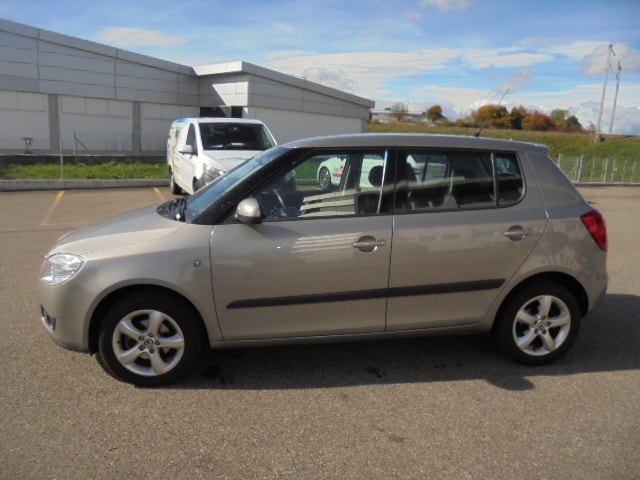 SKODA Fabia 1.6 Elegance Tiptronic-image-3