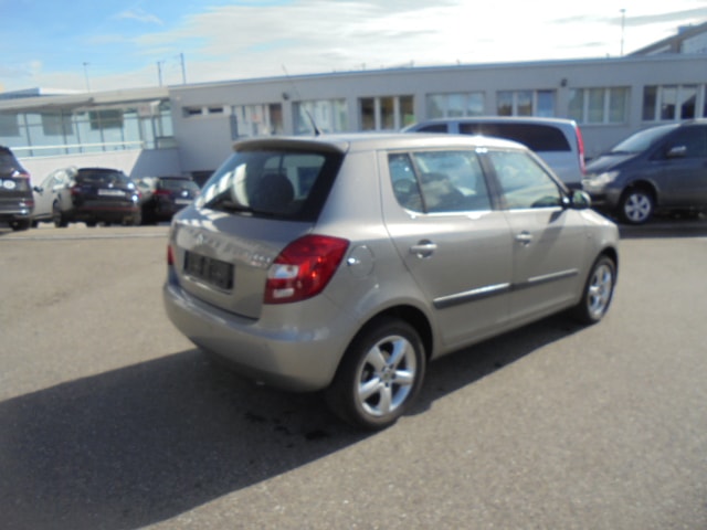 SKODA Fabia 1.6 Elegance Tiptronic-image-1