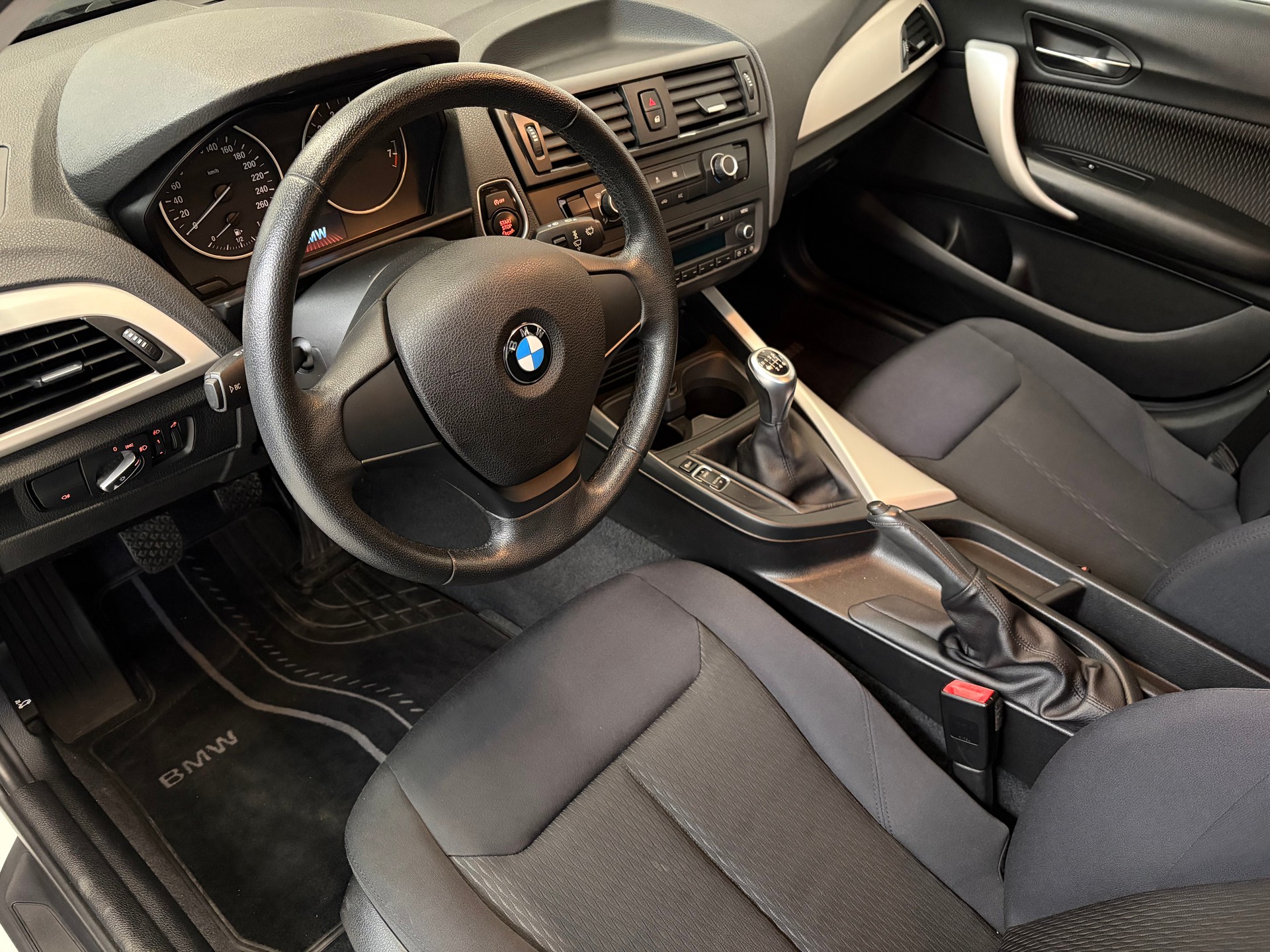 BMW 114i Business-image-5