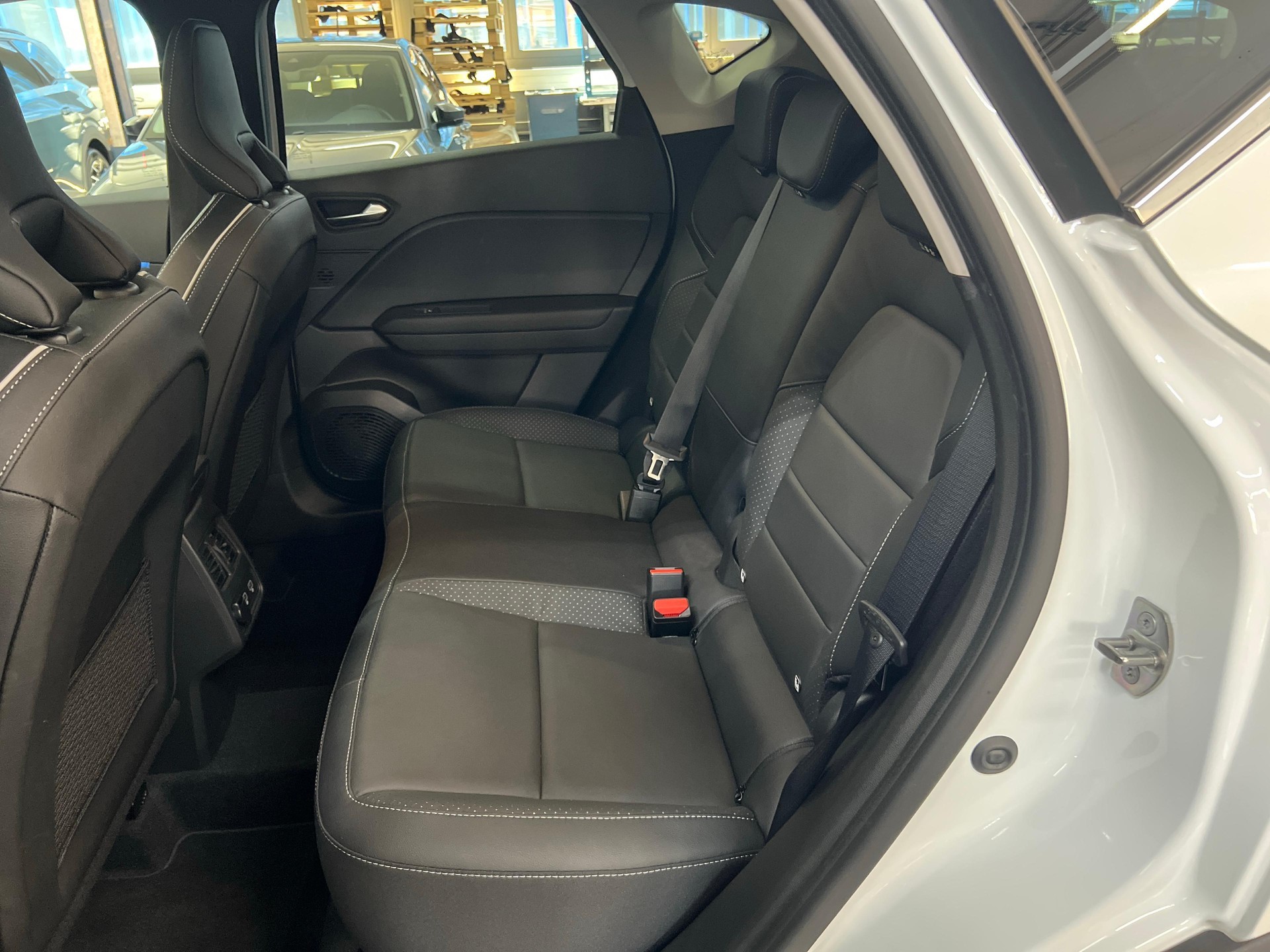 MITSUBISHI ASX 1.6 PHEV Instyle-image-10