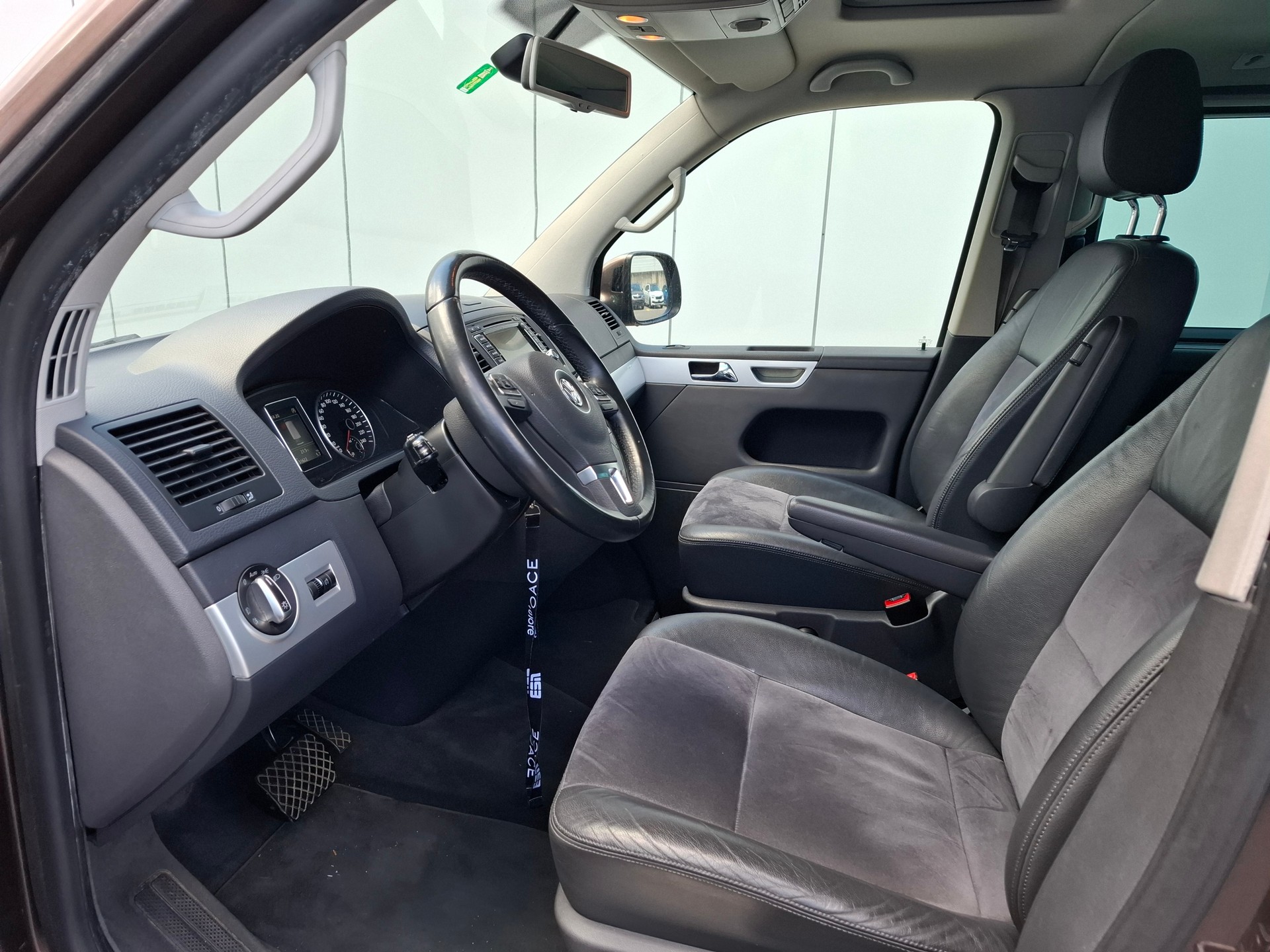VW T5 Multivan 2.0 Bi-TDI CR HL Prem. 4Motion DSG-image-2