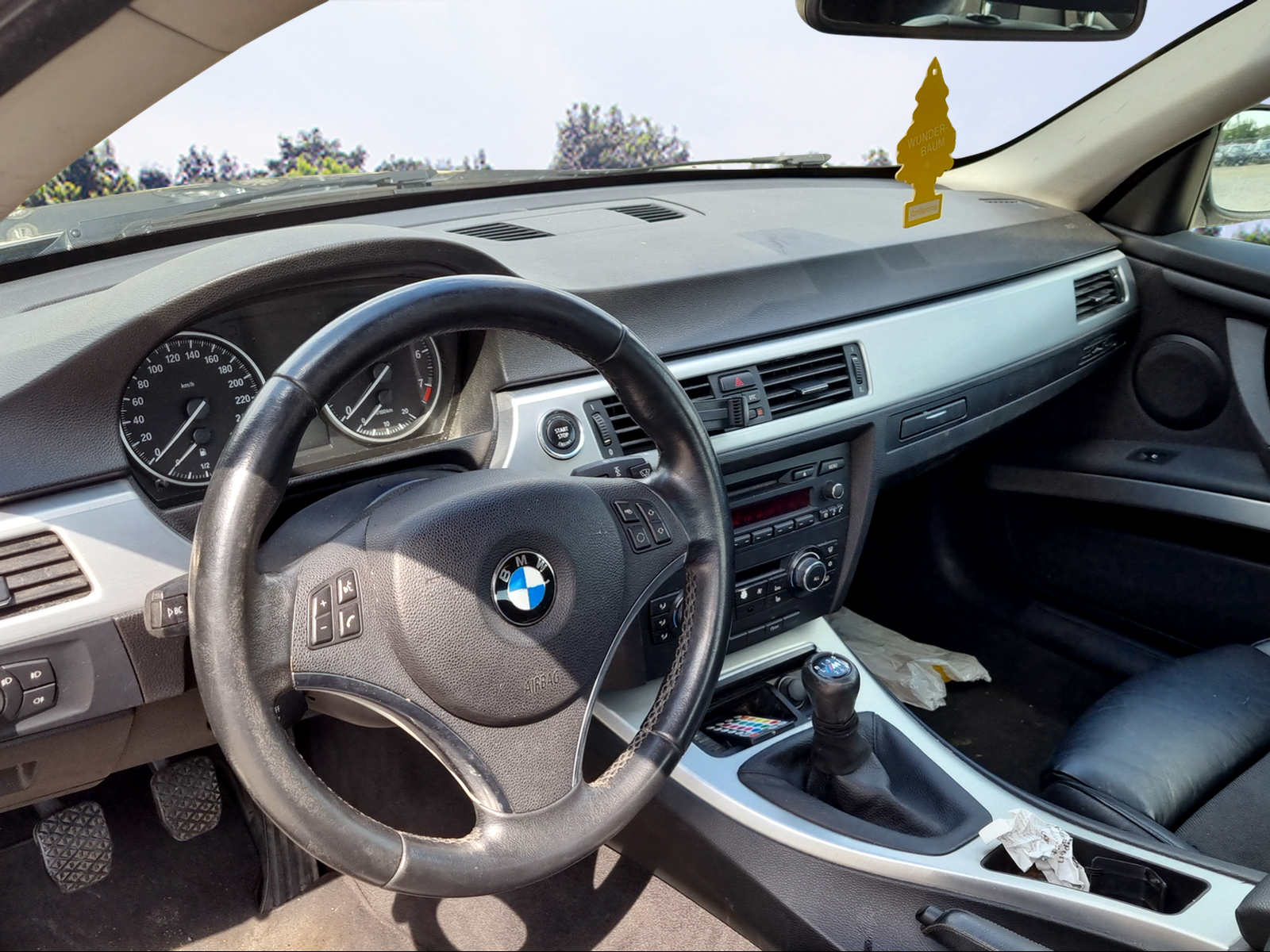 BMW 320i Coupé-image-9