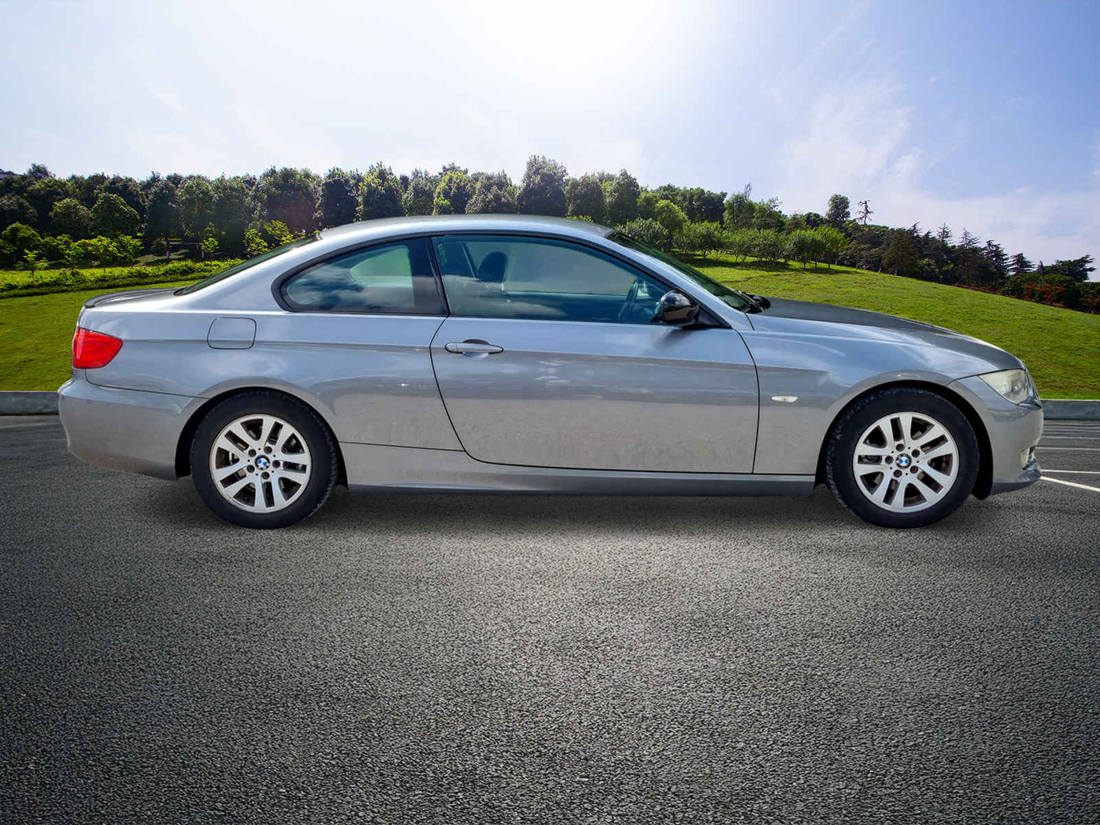 BMW 320i Coupé-image-5
