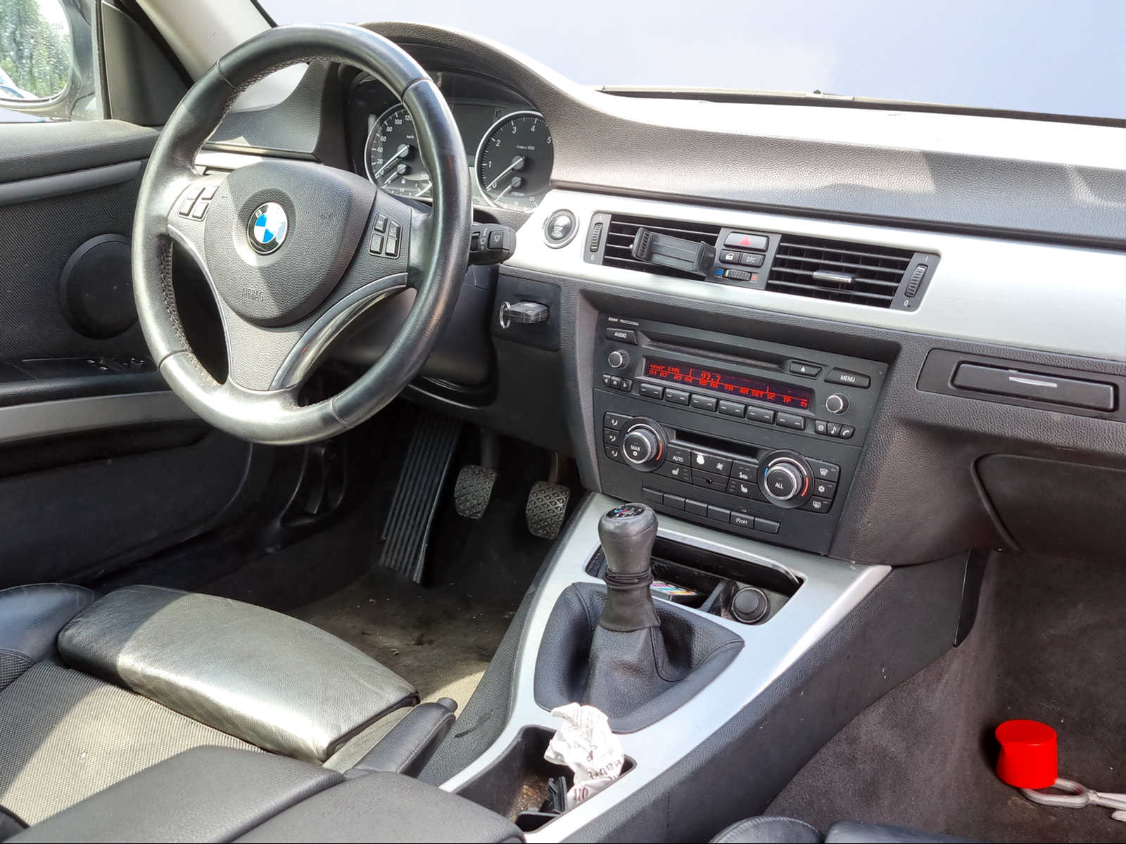 BMW 320i Coupé-image-8