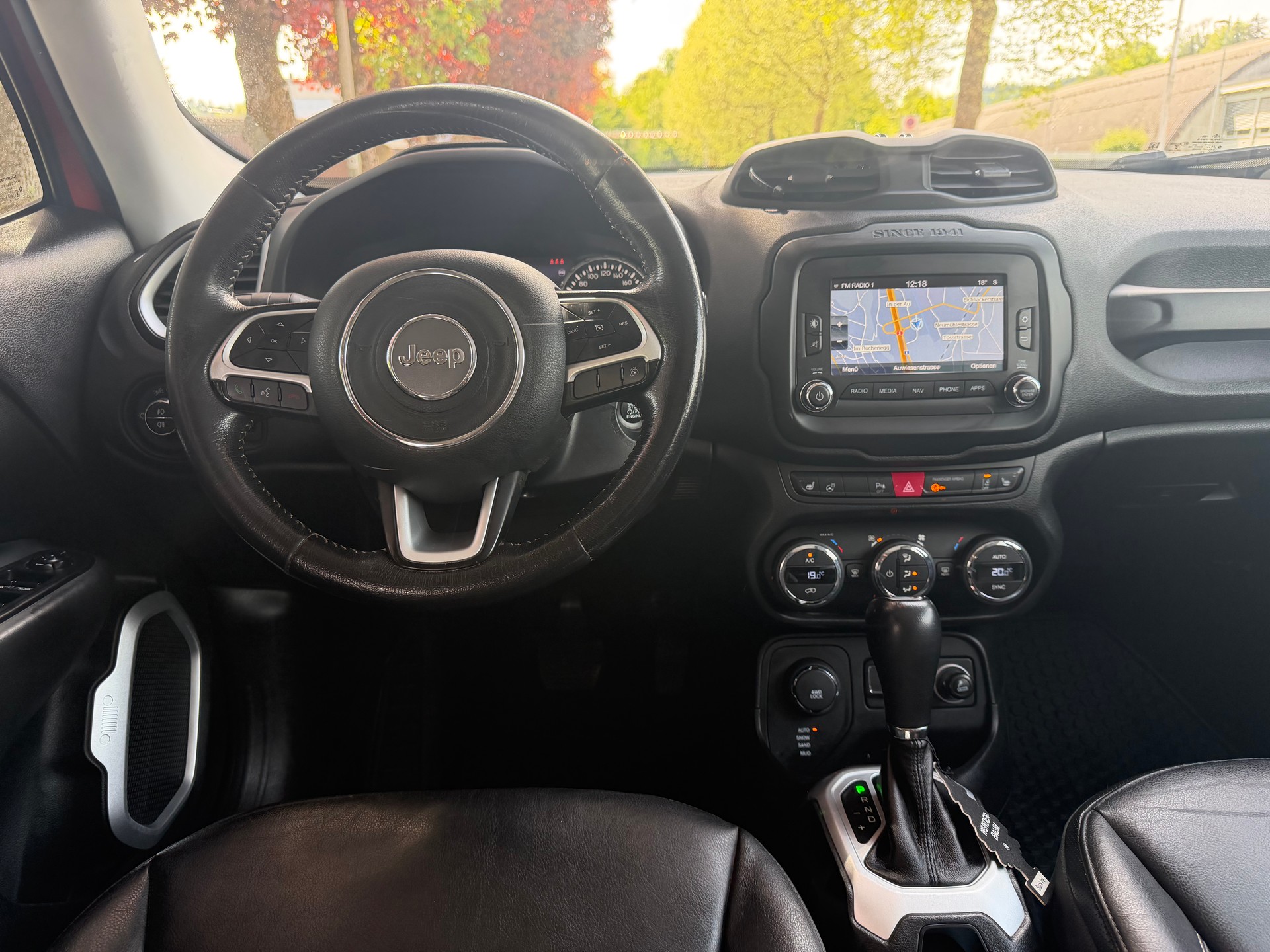 JEEP Renegade 1.4 Turbo Limited AWD-image-12