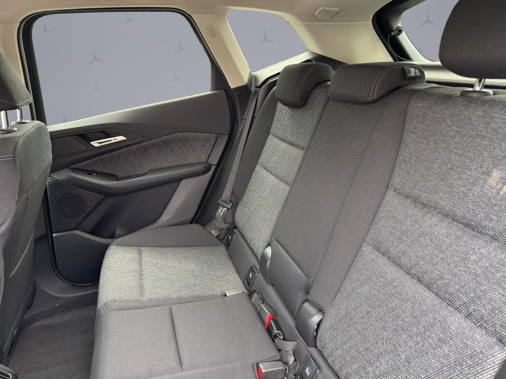 BMW 225e xDrive Active Tourer-image-13