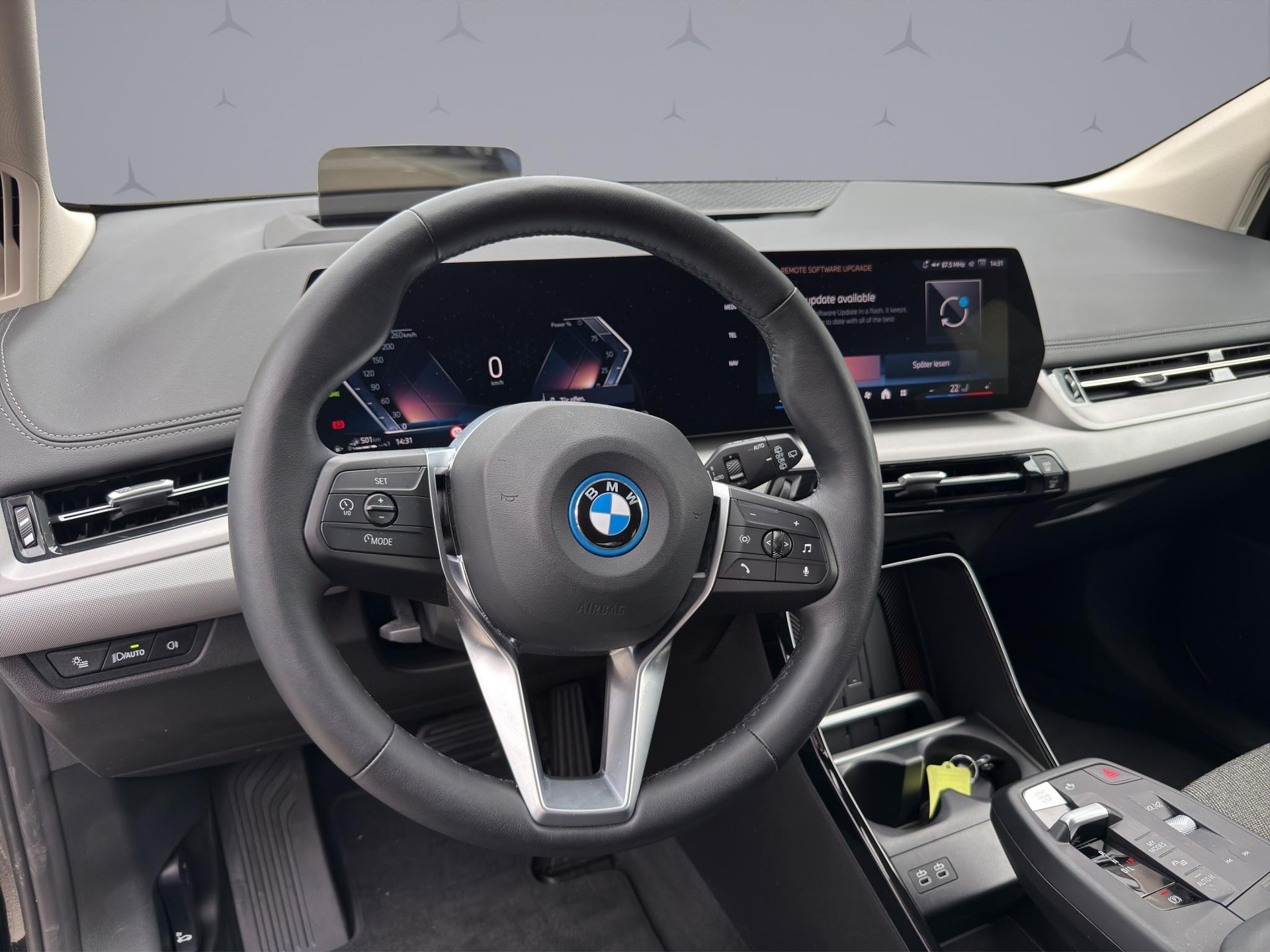 BMW 225e xDrive Active Tourer-image-12