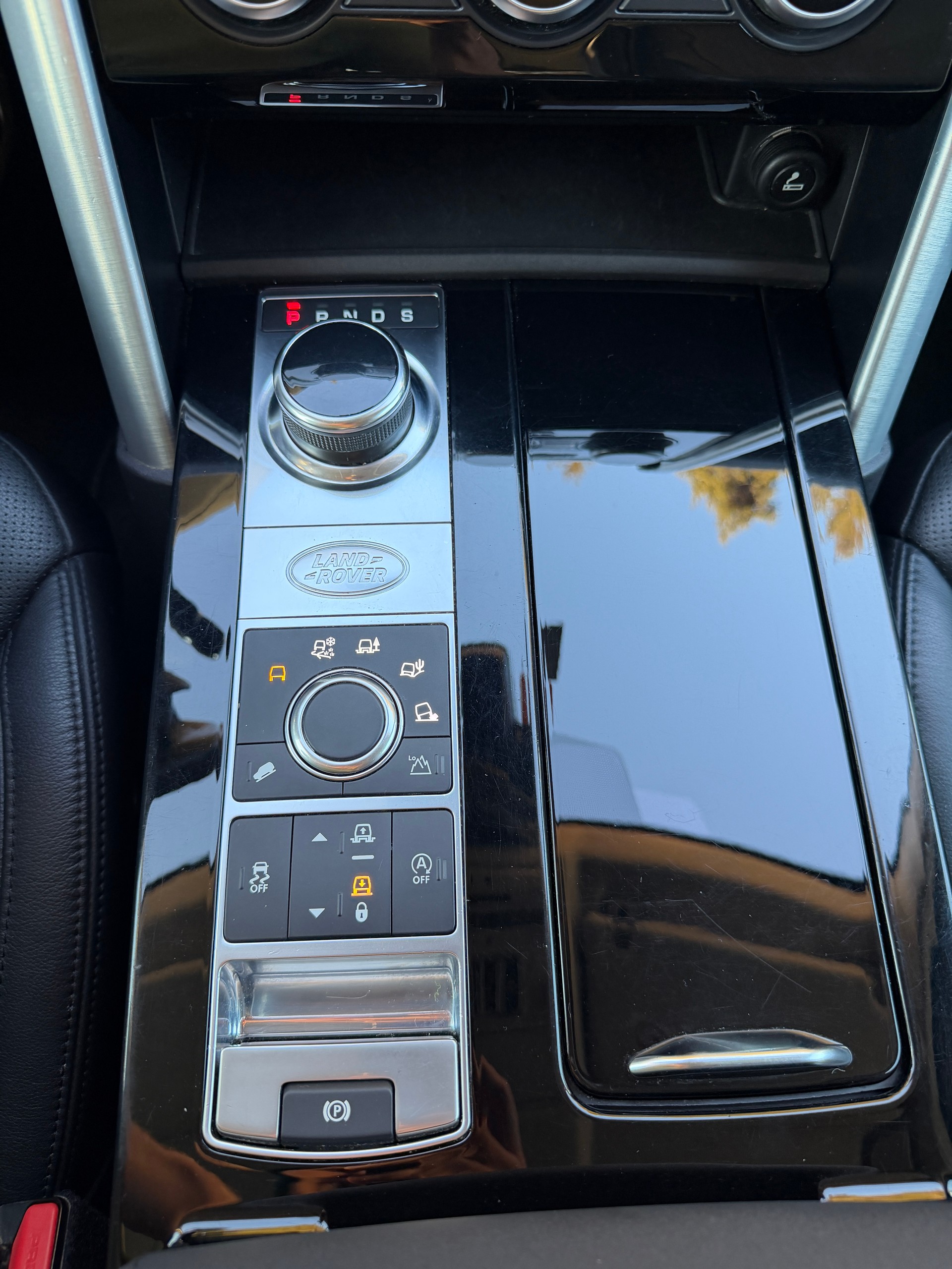 LAND ROVER 3.0 SDV6 HSE-image-8