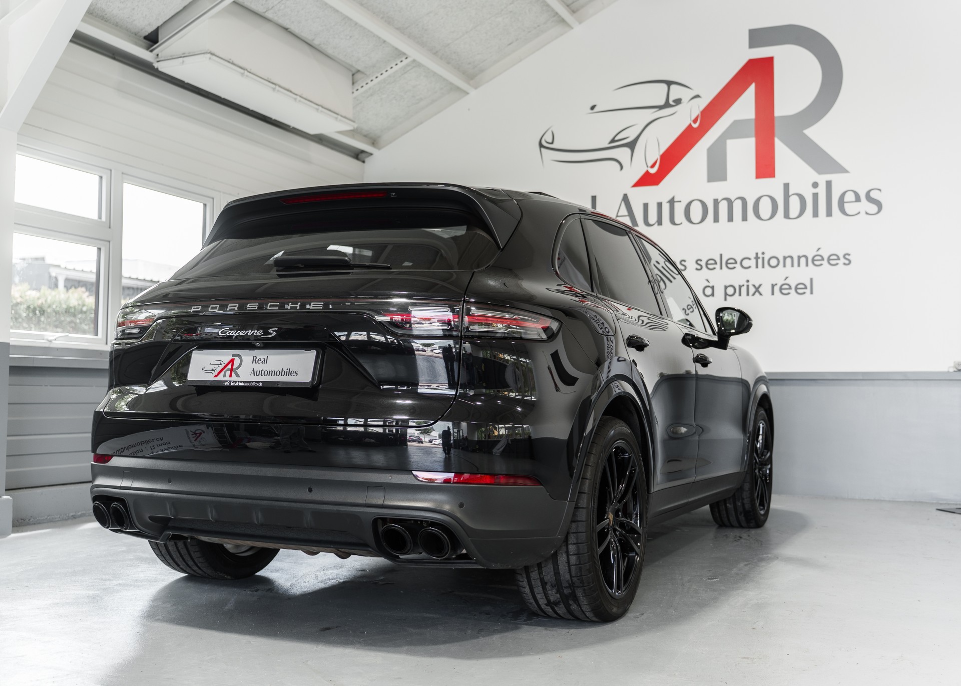 PORSCHE Cayenne S Fullblack-image-10