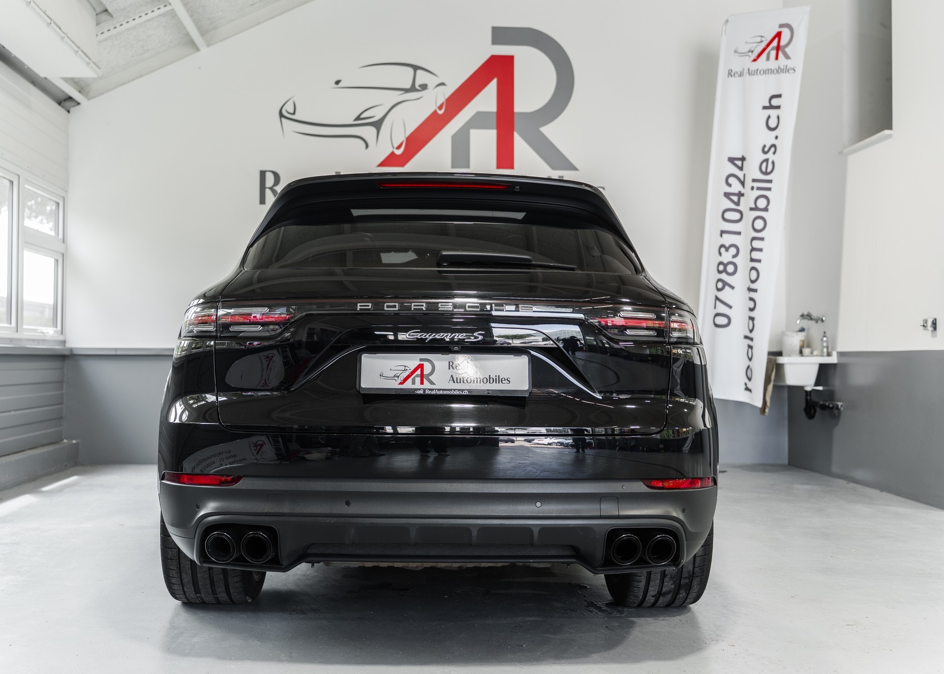 PORSCHE Cayenne S Fullblack-image-12