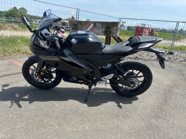 YAMAHA YZF-R 125 ABS-image-4