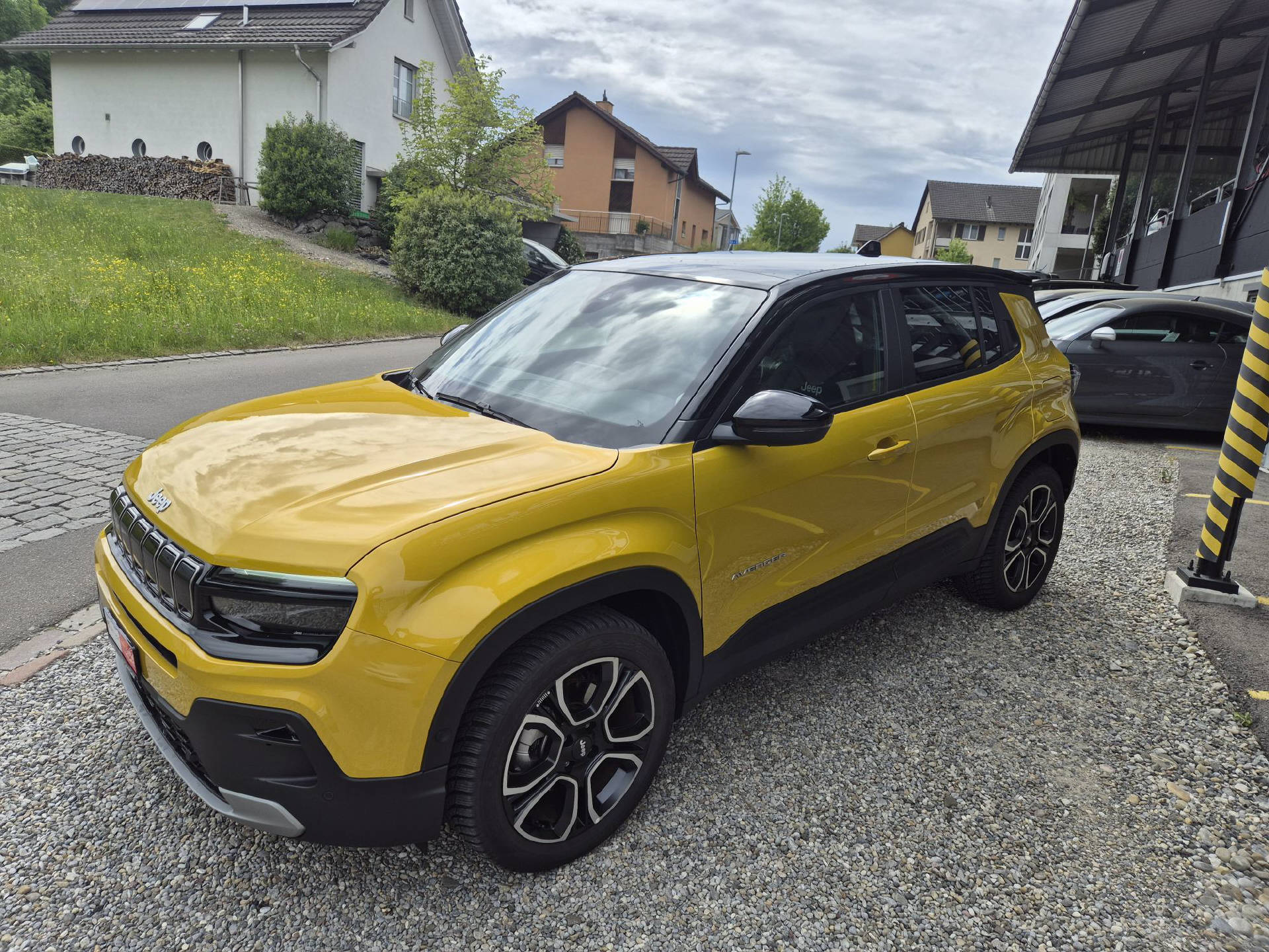 JEEP Avenger 1.2 MHEV Summit & Sky-image-3