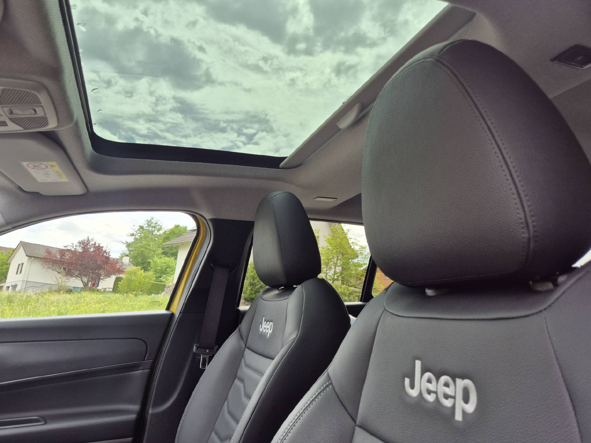 JEEP Avenger 1.2 MHEV Summit & Sky-image-11