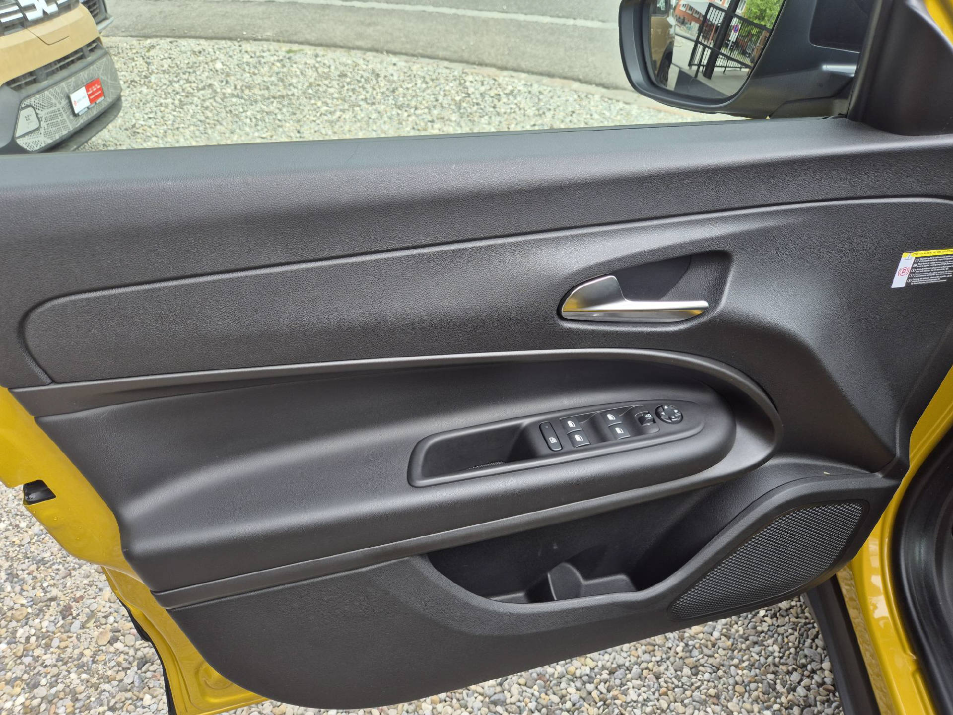 JEEP Avenger 1.2 MHEV Summit & Sky-image-12