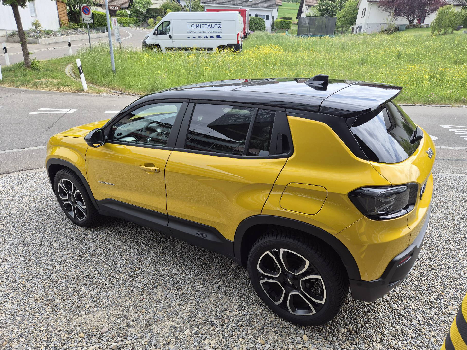 JEEP Avenger 1.2 MHEV Summit & Sky-image-5
