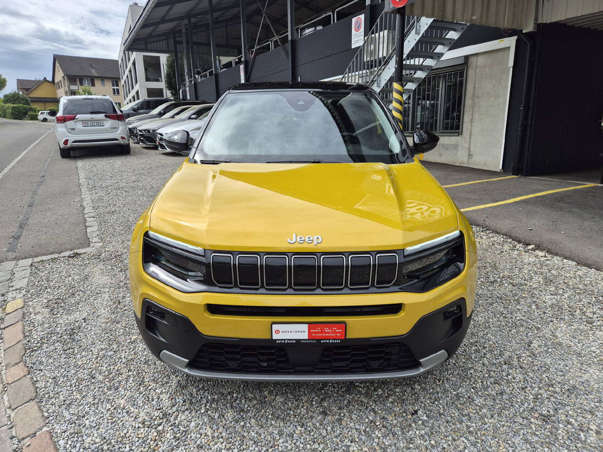 JEEP Avenger 1.2 MHEV Summit & Sky-image-2