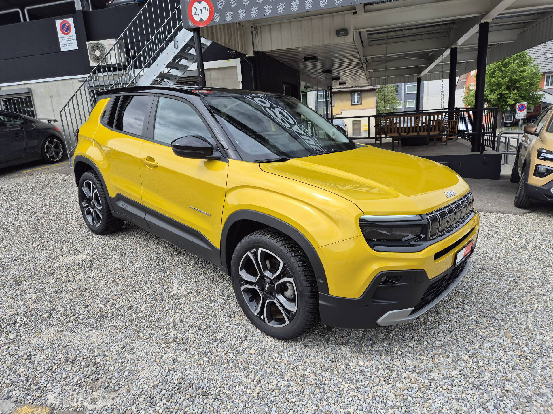 JEEP Avenger 1.2 MHEV Summit & Sky-image-1