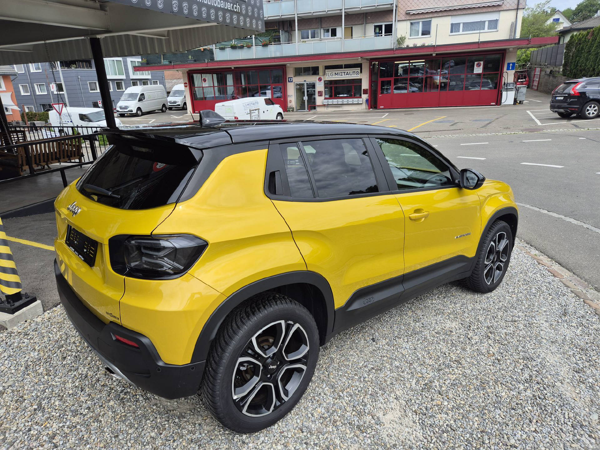JEEP Avenger 1.2 MHEV Summit & Sky-image-4