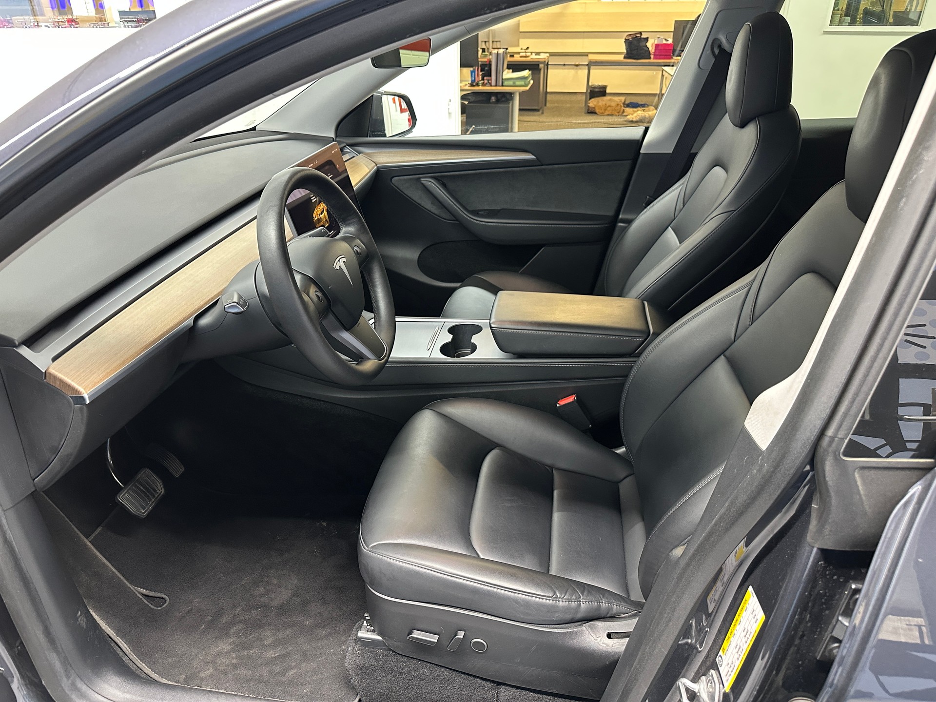TESLA Model Y Long Range-image-6