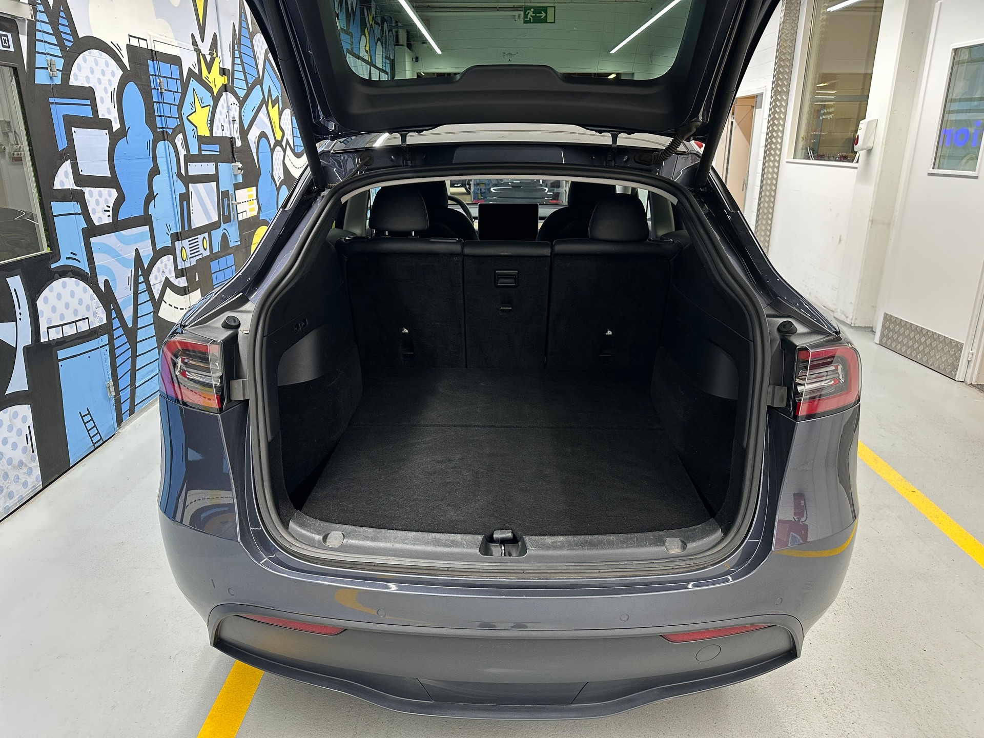 TESLA Model Y Long Range-image-5