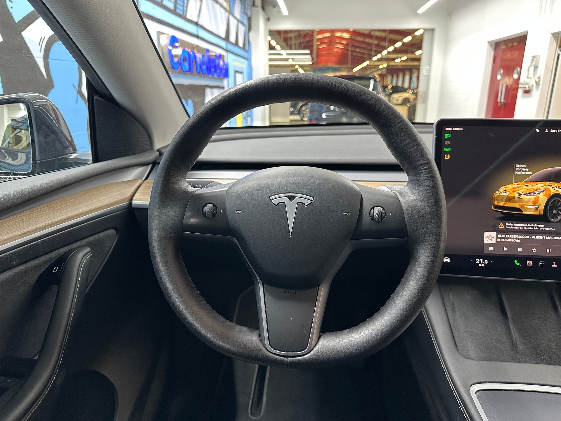 TESLA Model Y Long Range-image-9