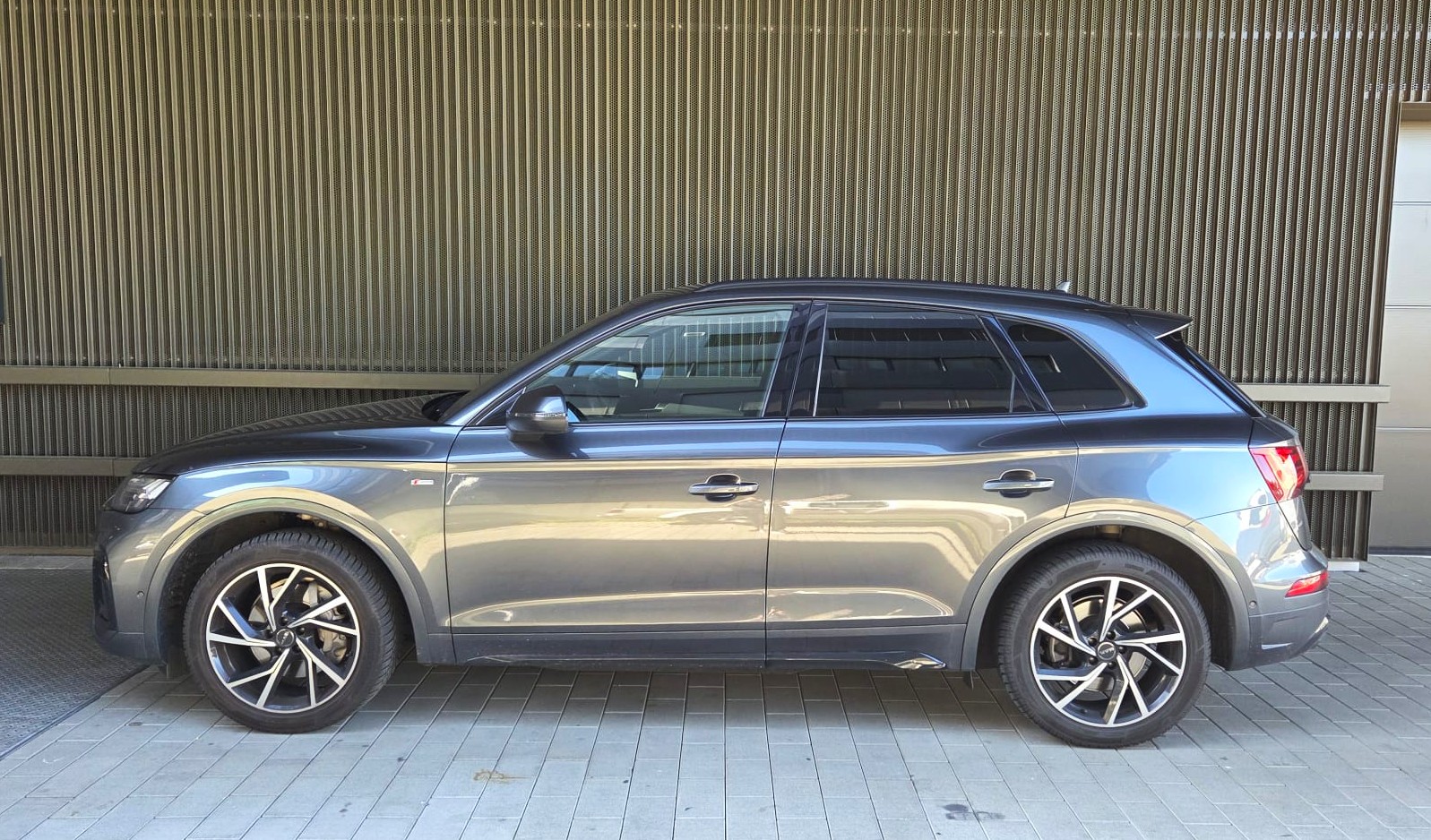 AUDI Q5 40 TDI S-line quattro S-tronic-image-1