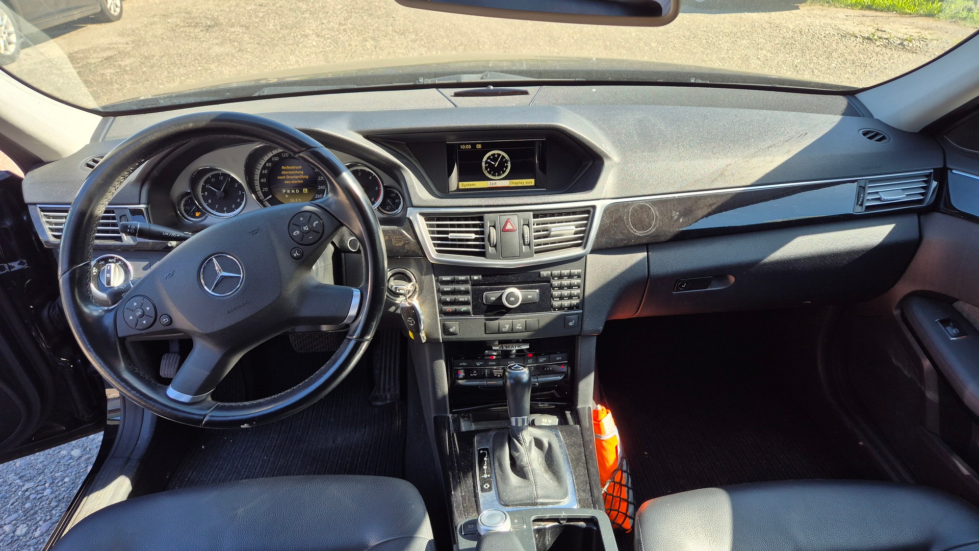 MERCEDES-BENZ E 250 CDI BlueEfficiency Elégance 4Matic 7G-Tronic-image-9