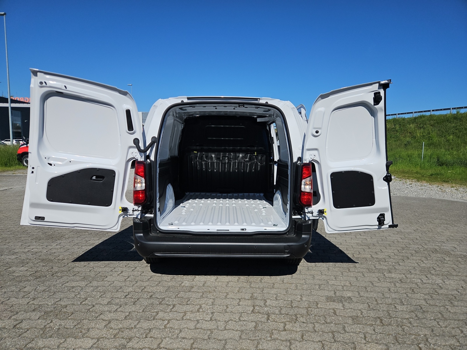 FIAT Doblo 1.5 BlueHDi 100 PS L2 950kg-image-6