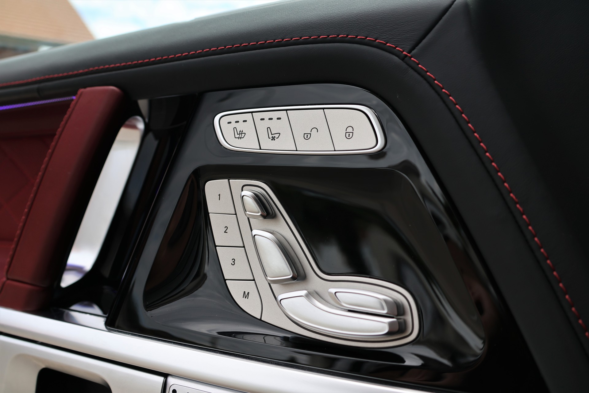 MERCEDES-BENZ G 350 d AMG Line 9G-Tronic (CH) "G Manufaktur"-image-11