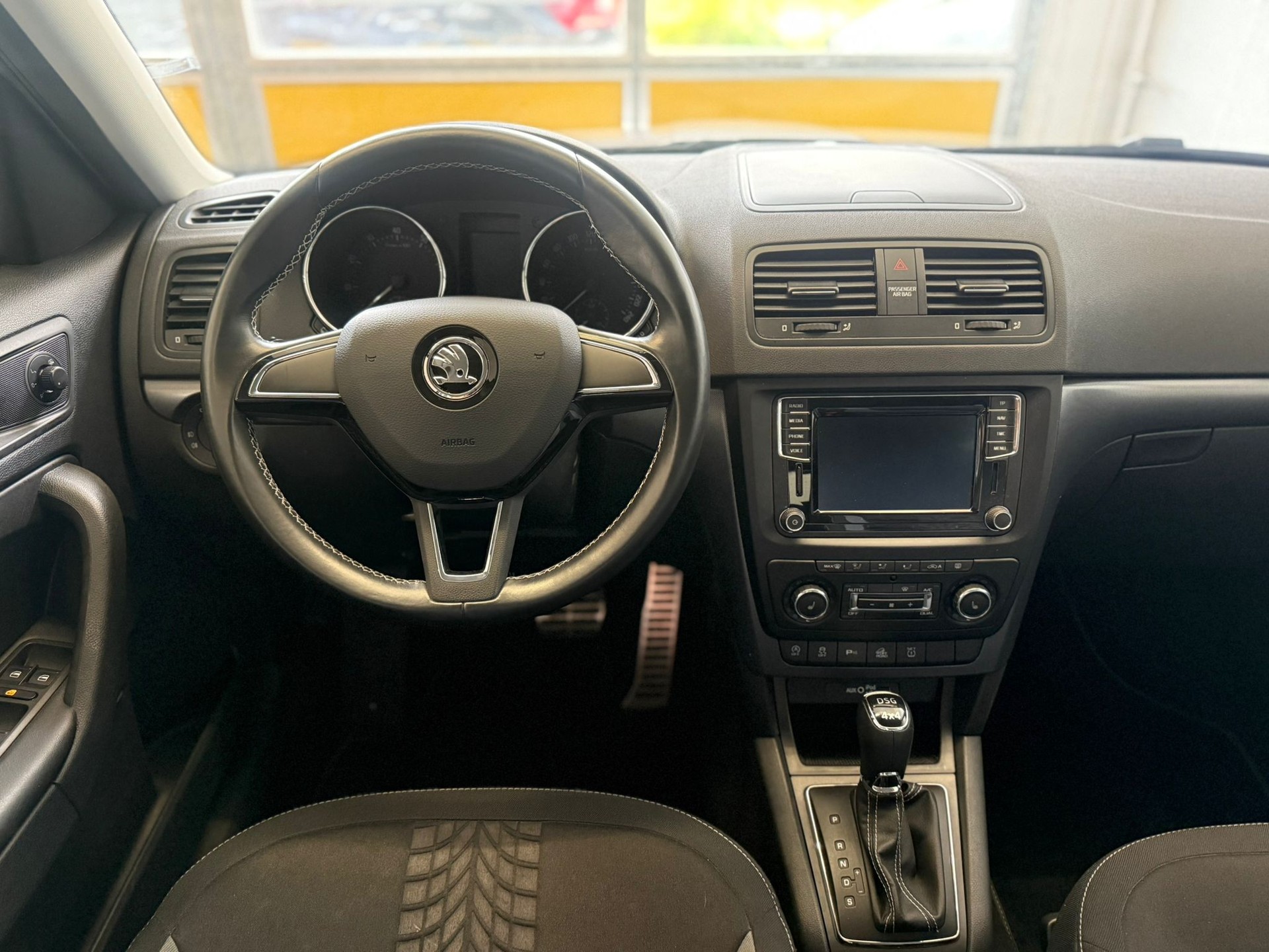 SKODA Yeti 1.4 TSI Outdoor Adventure 4x4 DSG-image-12