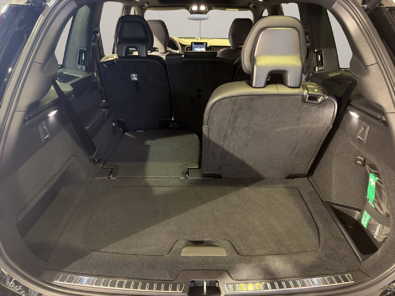VOLVO XC90 2.0 T8 TE Black Edition eAWD-image-6