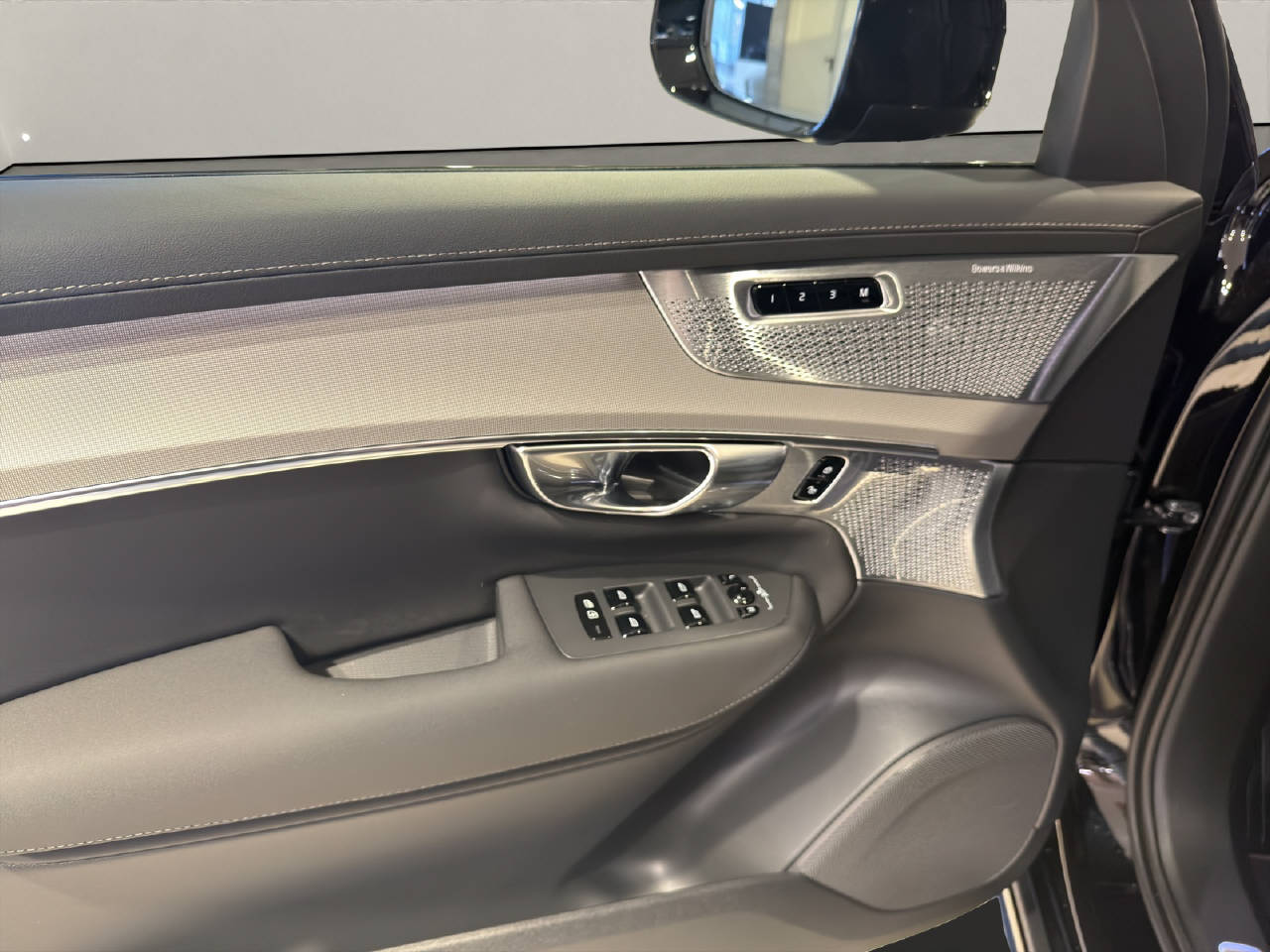 VOLVO XC90 2.0 T8 TE Black Edition eAWD-image-14