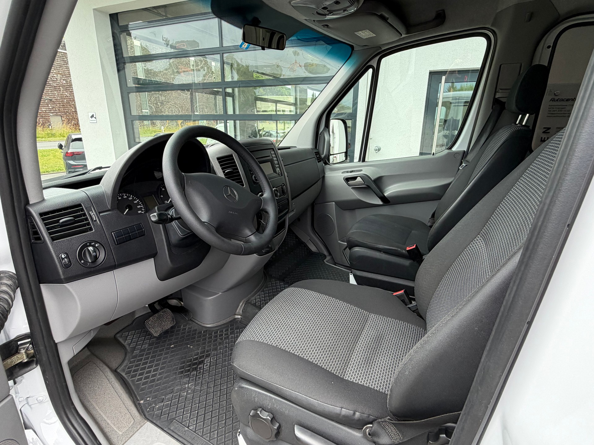 MERCEDES-BENZ Sprinter 316 CDI Standard 4x4 Automat-image-9