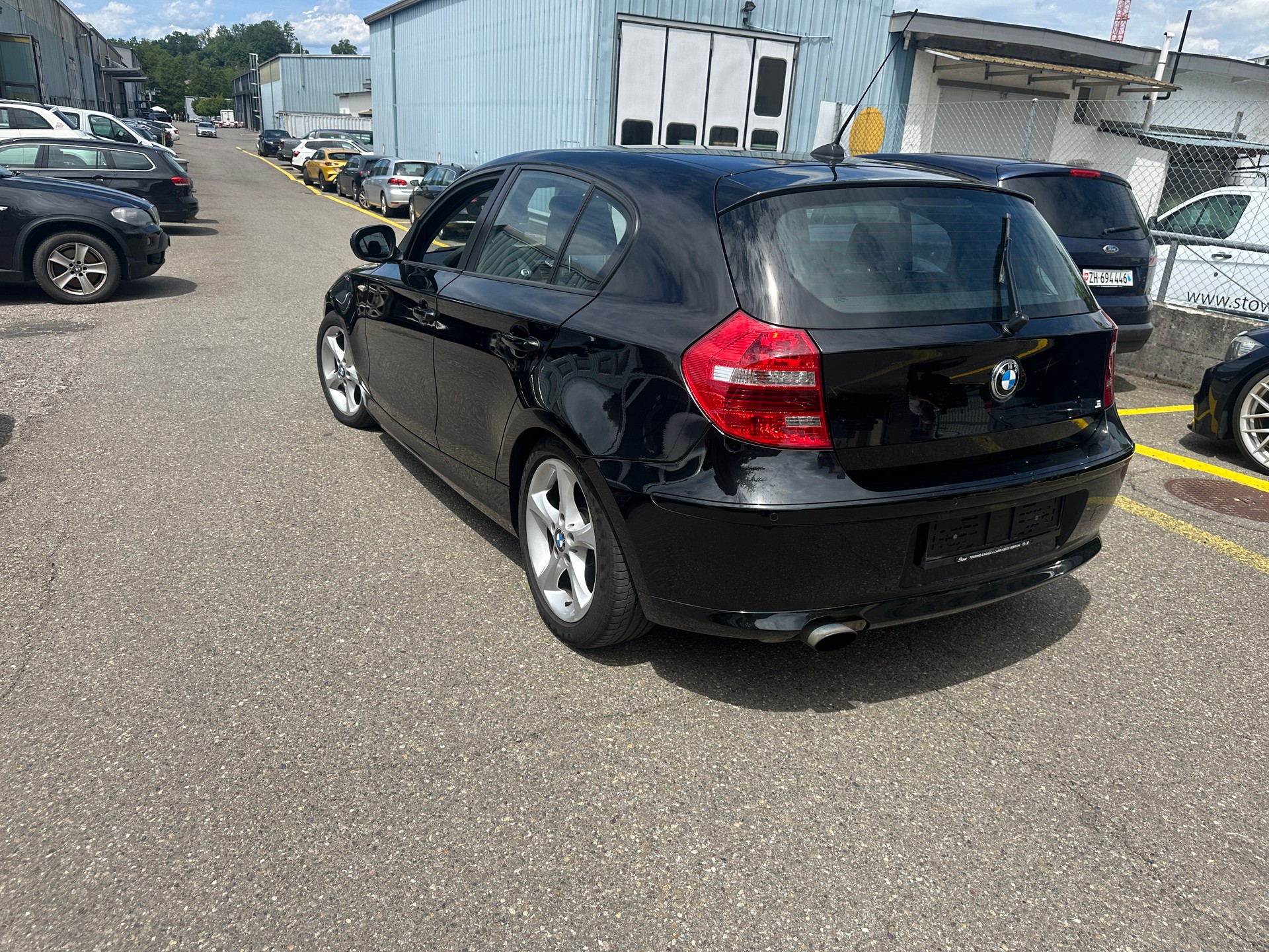 BMW 120i Dynamic Edition-image-3