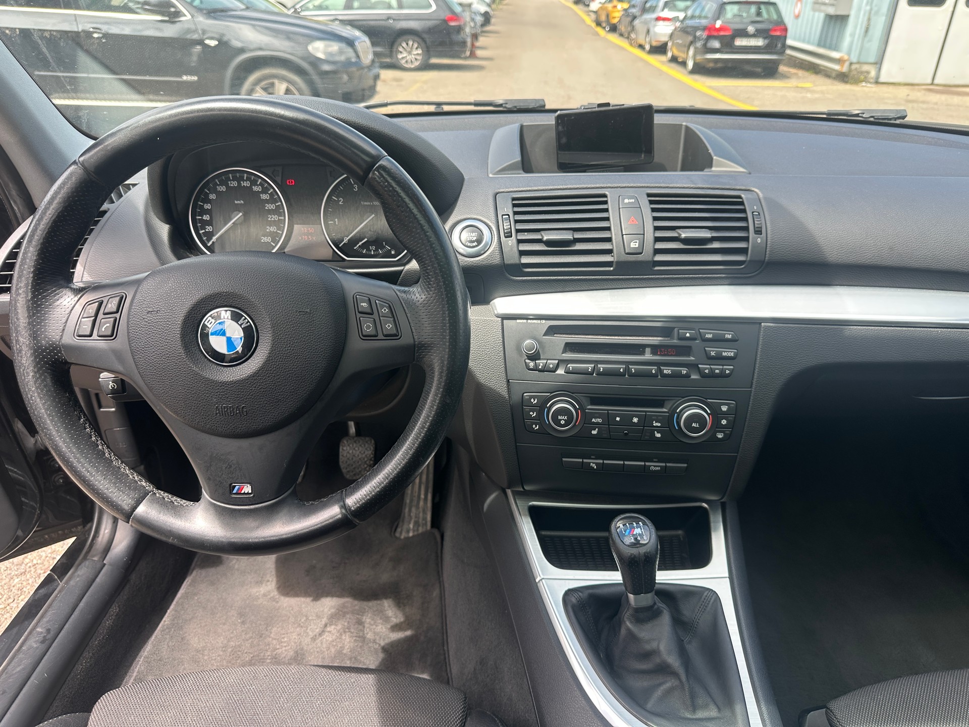 BMW 120i Dynamic Edition-image-7