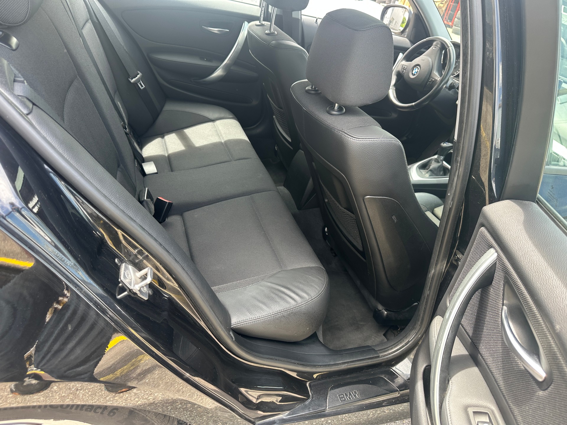 BMW 120i Dynamic Edition-image-5