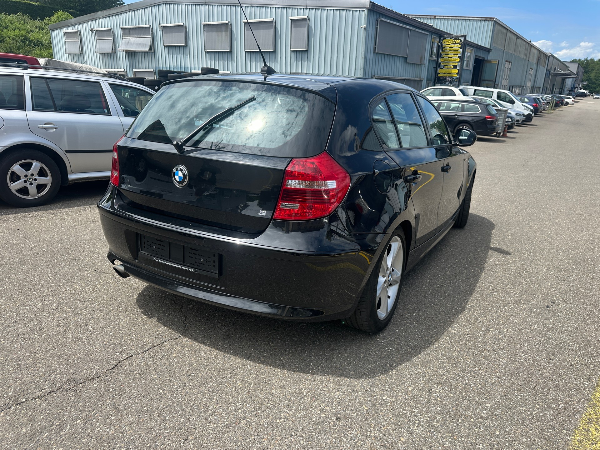 BMW 120i Dynamic Edition-image-2