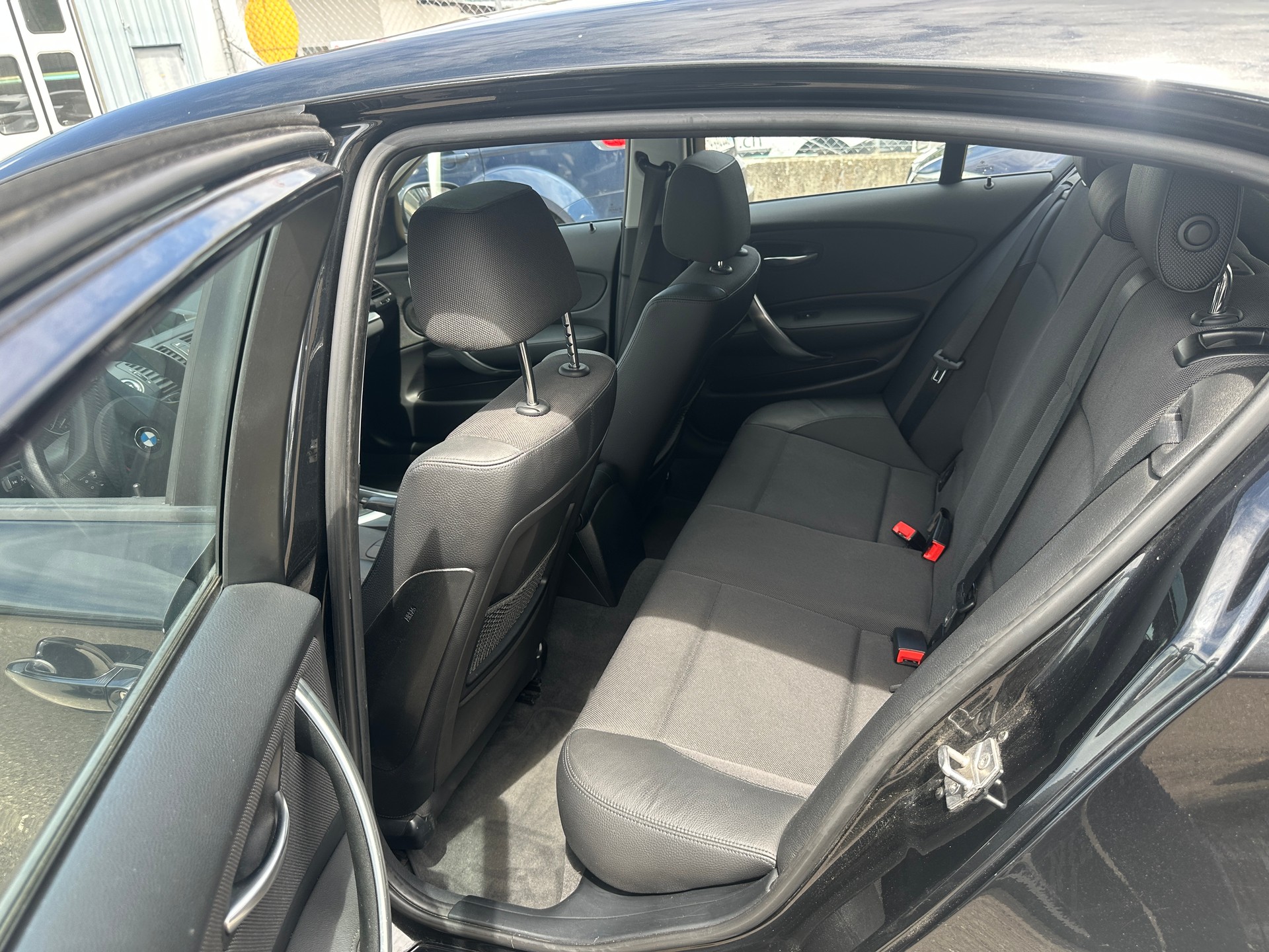BMW 120i Dynamic Edition-image-6