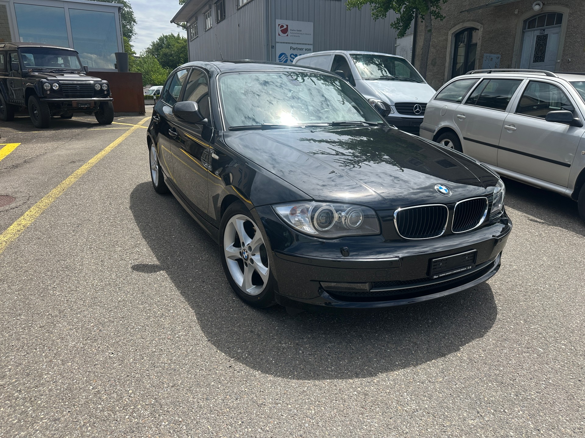 BMW 120i Dynamic Edition-image-1