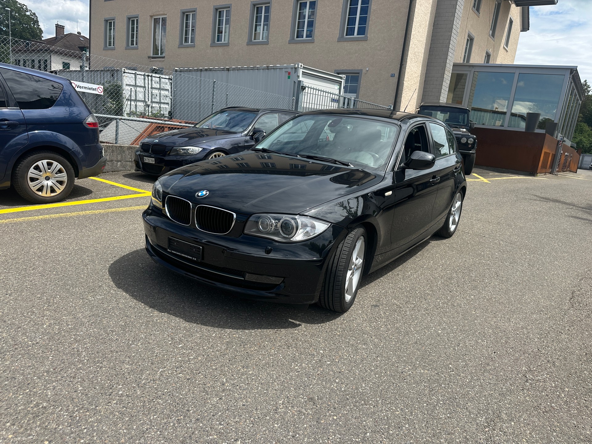 BMW 120i Dynamic Edition-image-0