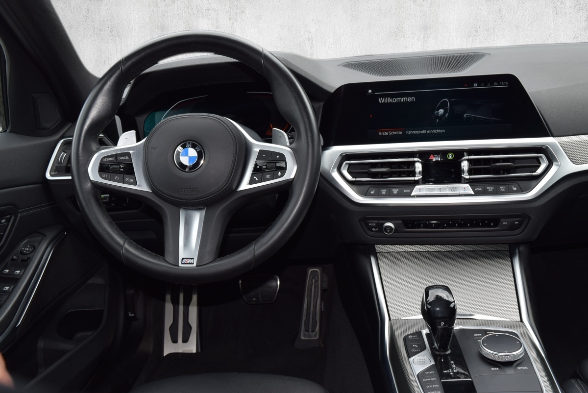 BMW 320i xDrive Steptronic M Sport-image-12