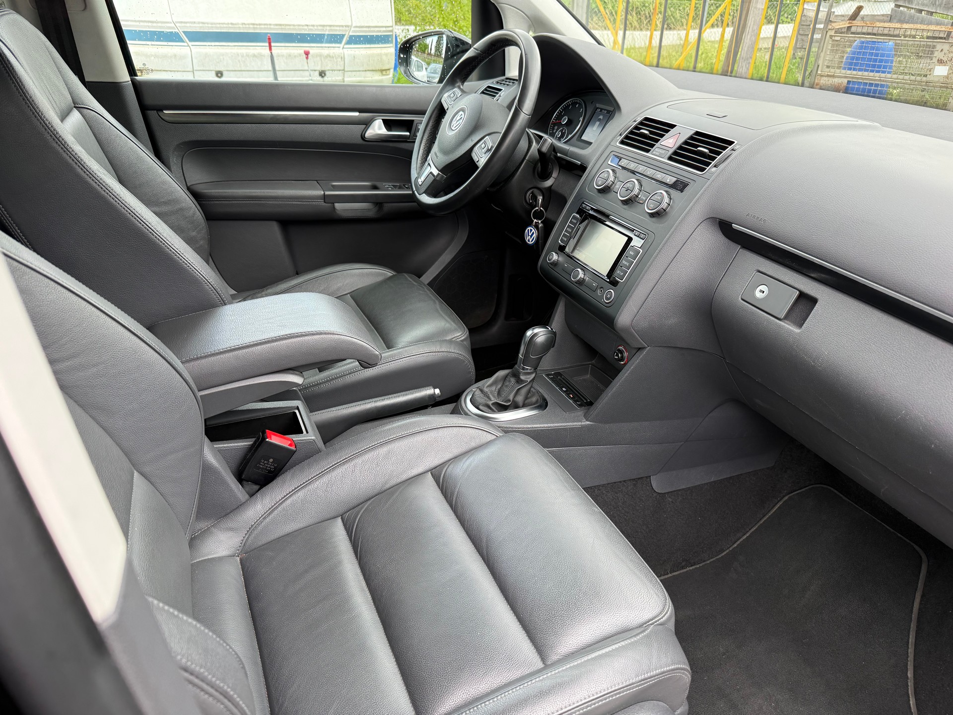VW Touran 1.4 TSI Highline DSG-image-6